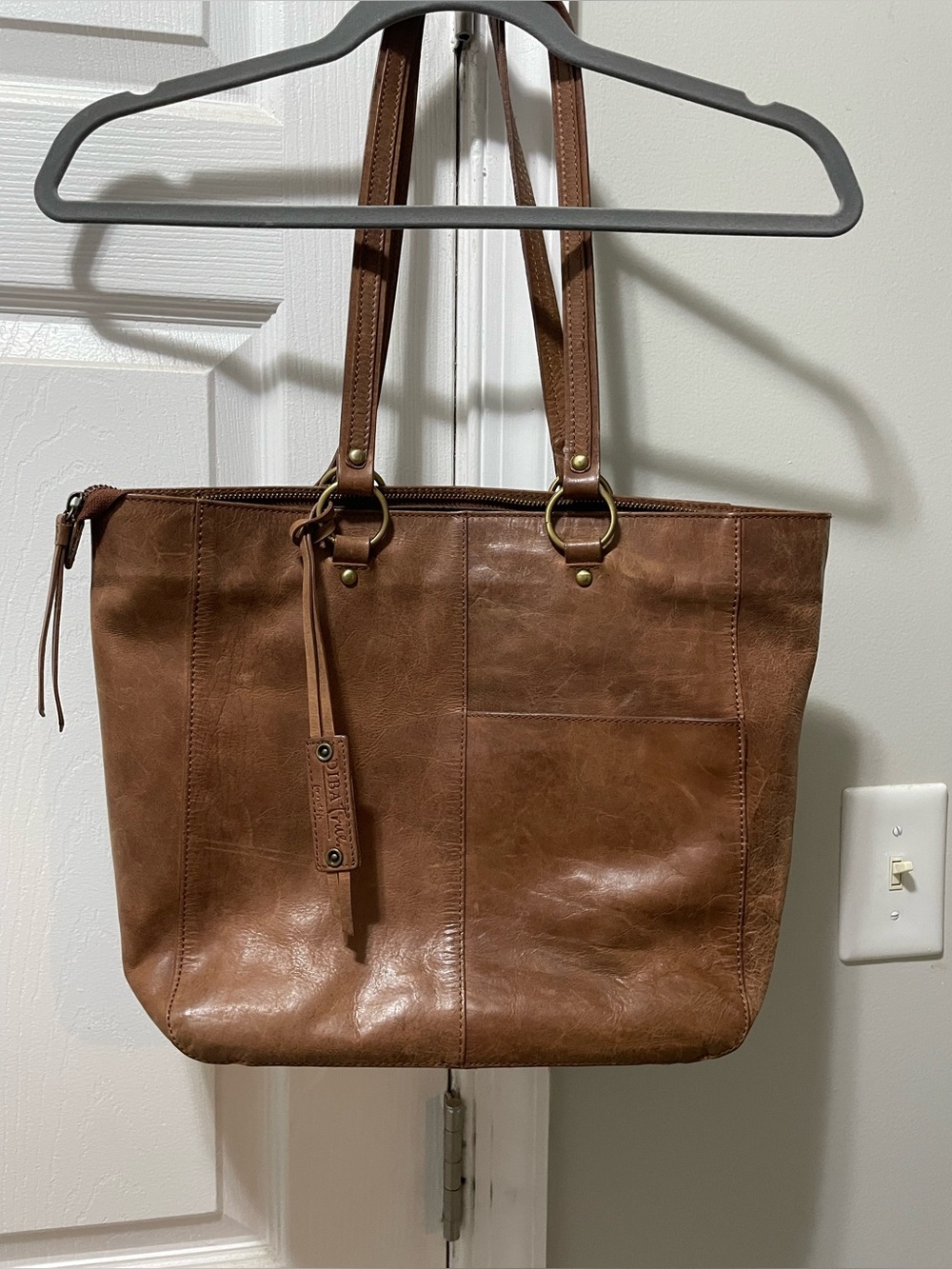 Classic Brown Leather Tote Bag - Stylish Everyday Carry